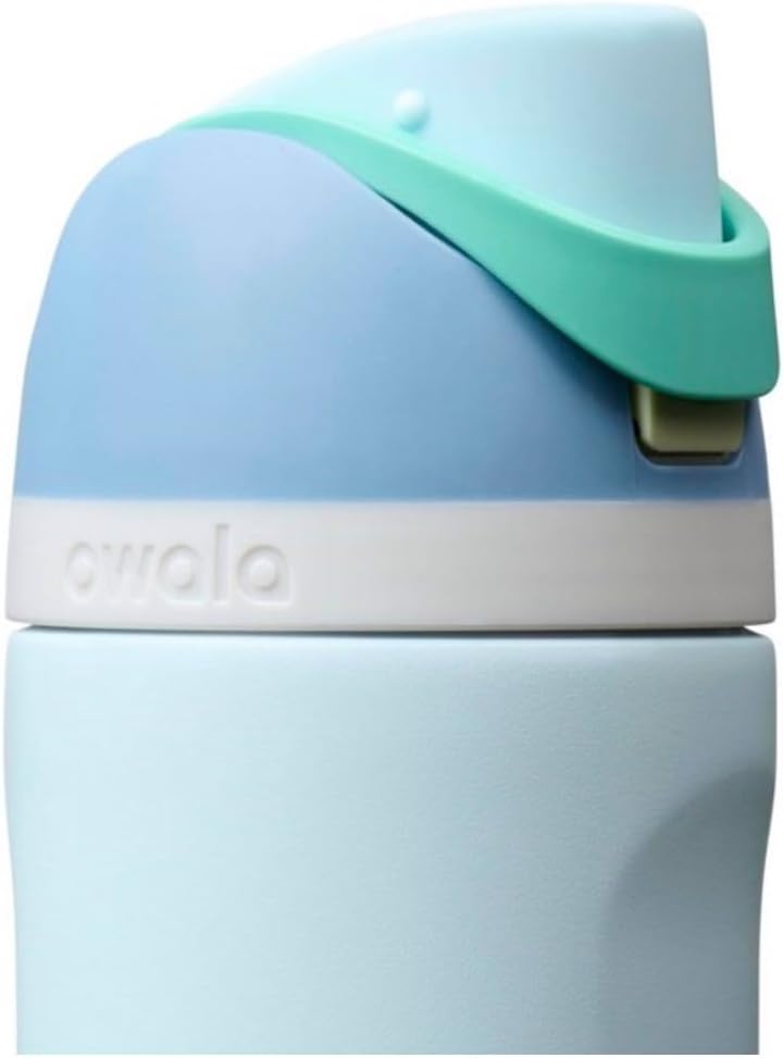 Owala Botella de agua aislada FreeSip Bluebird de 24 onzas líquidas...