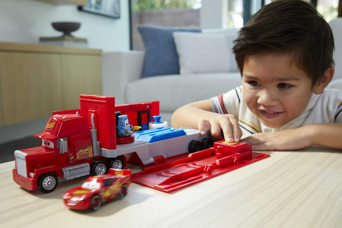 Mattel Disney and Pixar Cars Transforming Mack Playset, camión de j...