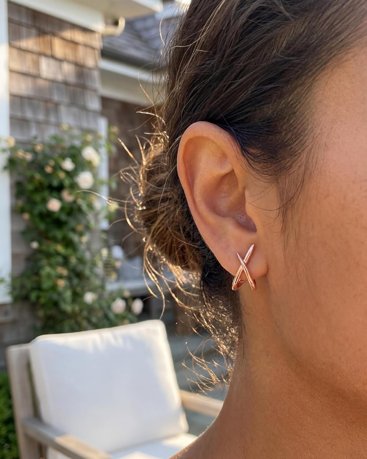 Aretes de oro para mujer, modernos, aretes de tuerca de oro de 14 q...