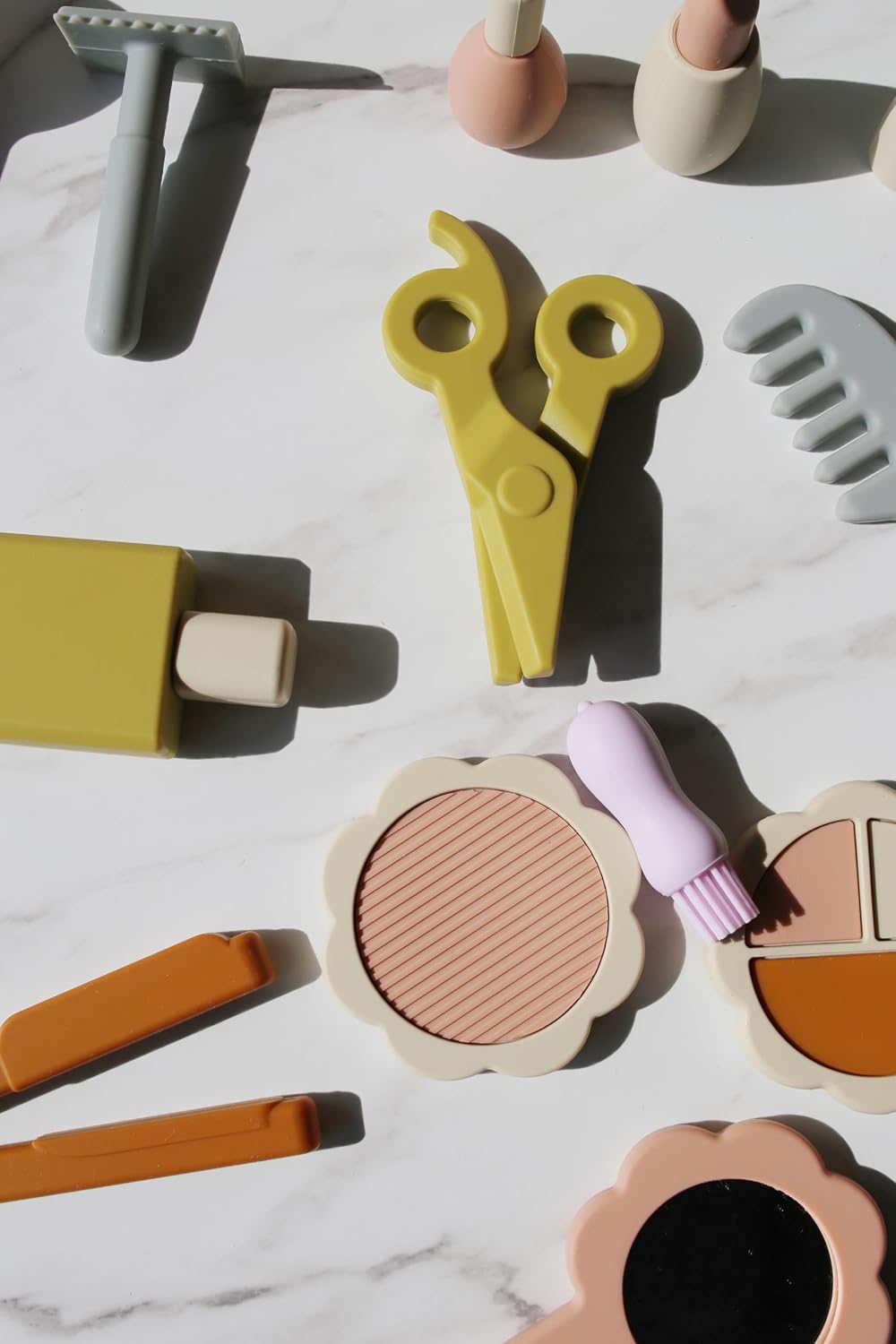Marlowe & Co Kit de maquillaje y cabello de silicona para niños...