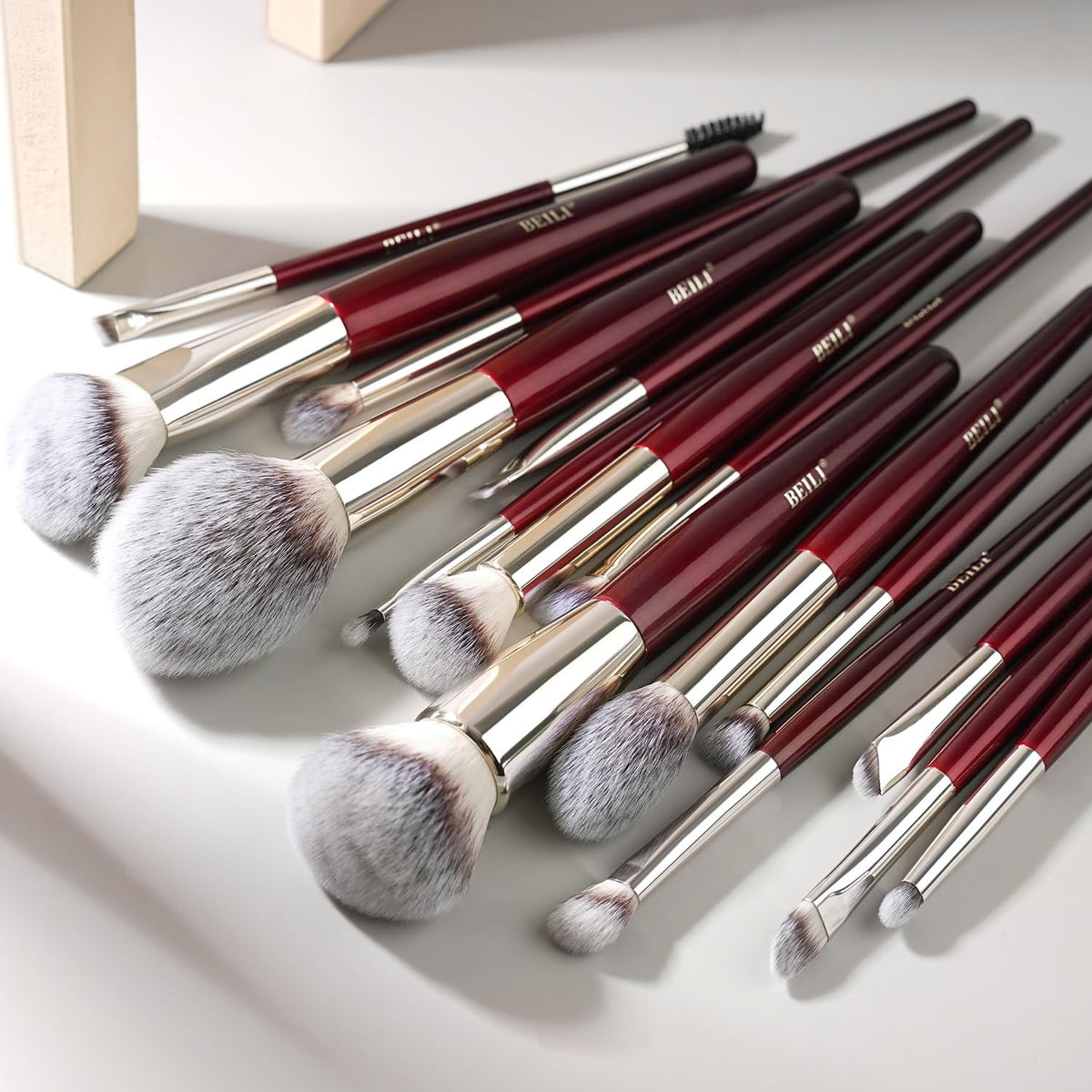 BElLI - Brocha de maquillaje base y contorno para fórmulas líquidas...