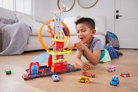 Hot Wheels City Super Loop - Juego de estación de bomberos y 1 auto...