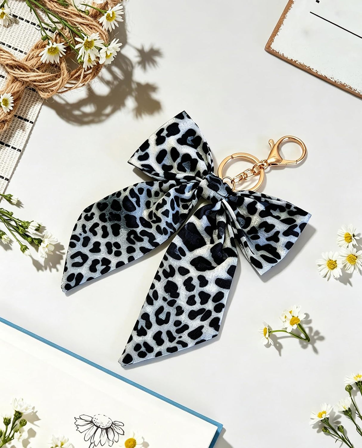 Pithayla Llavero con dije de lazo de leopardo, accesorios para bols...