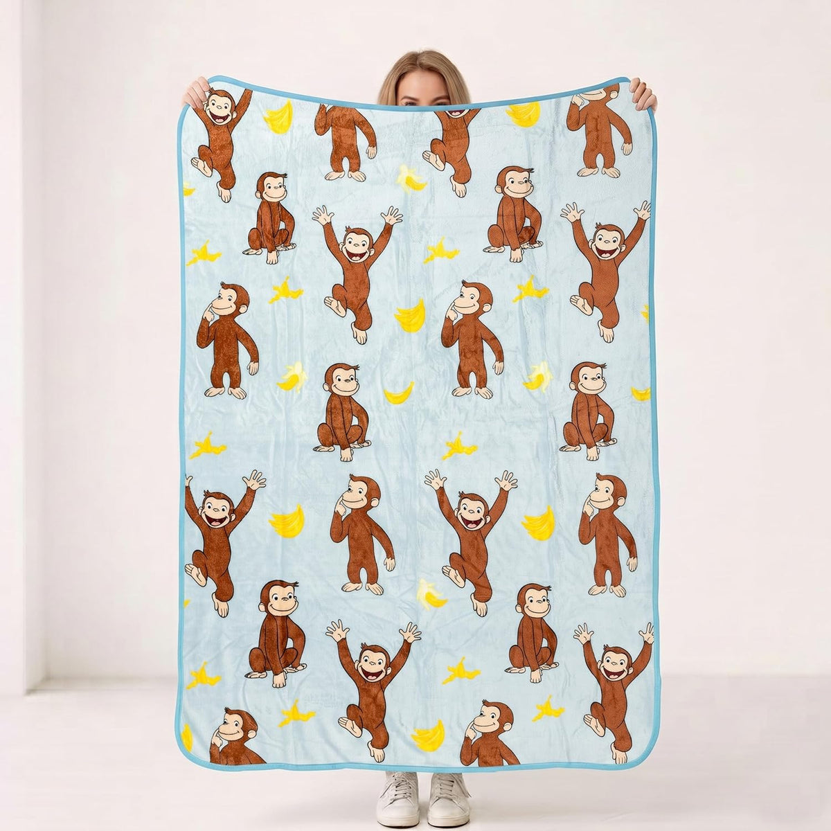 Silver Buffalo Curious George Monkey Banana - Manta de forro polar...