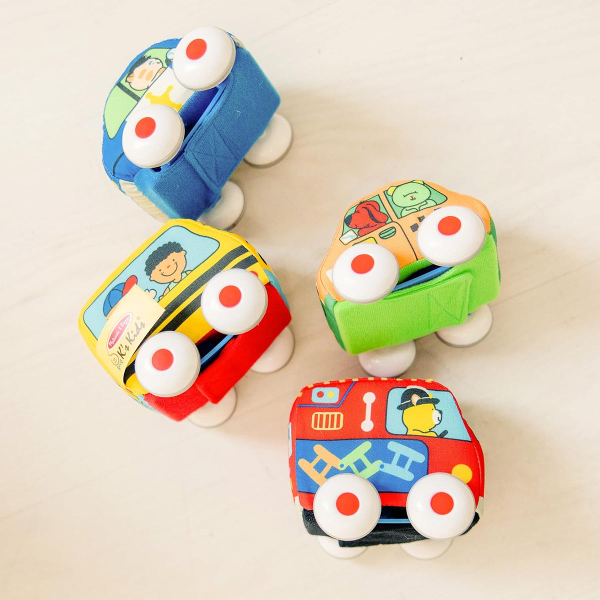Juego de coches con cuerda hacia atrás para niños Melissa & Dou...