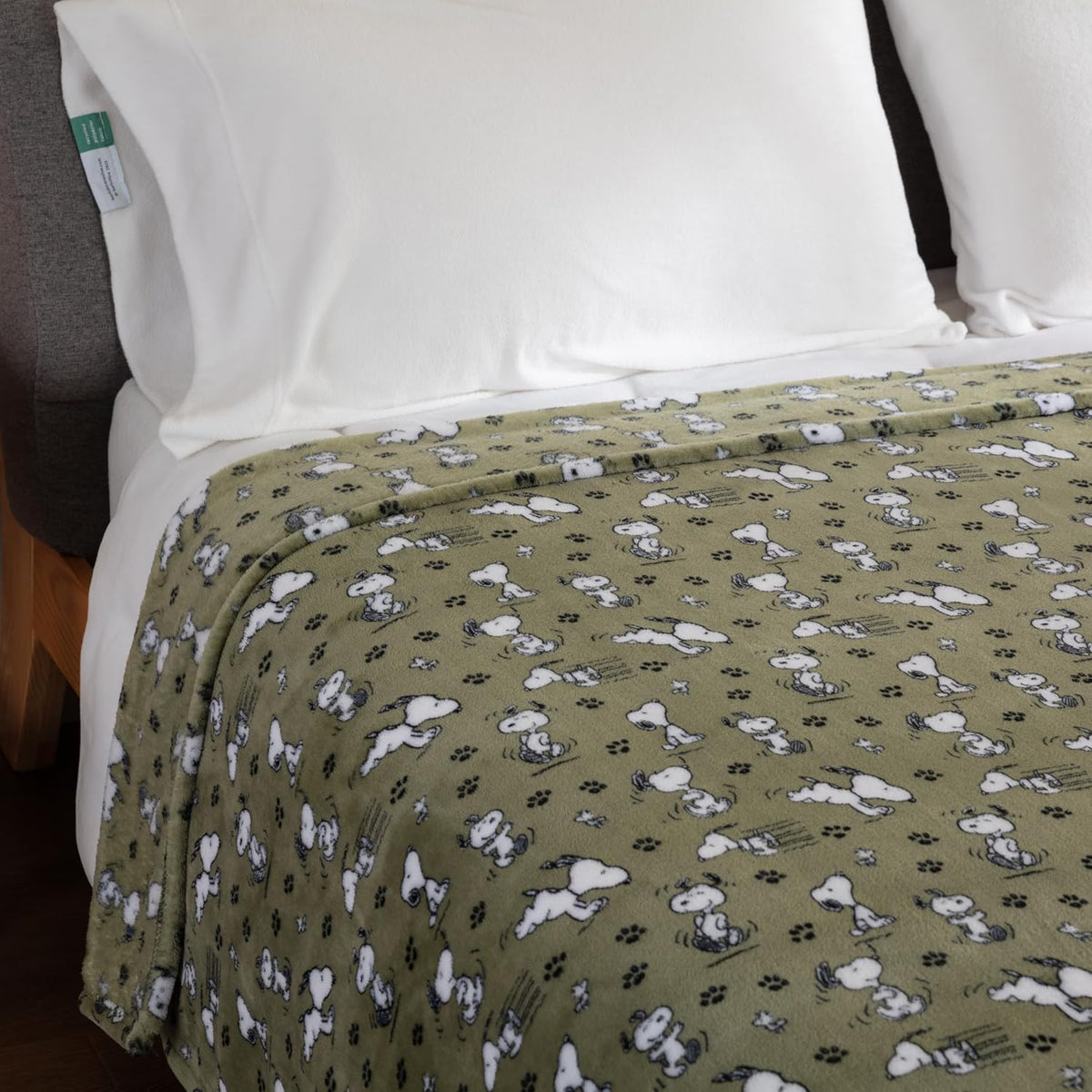 Berkshire Blanket Manta de felpa VelvetLoft® de Peanuts® con person...