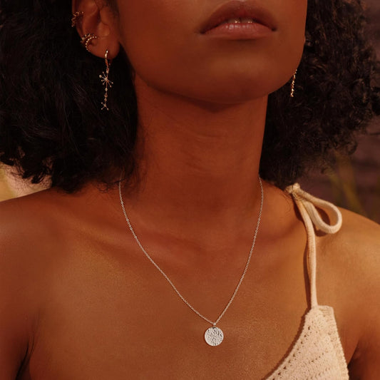 Fettero - Collar con dije de oro, gargantilla en capas con moneda a...