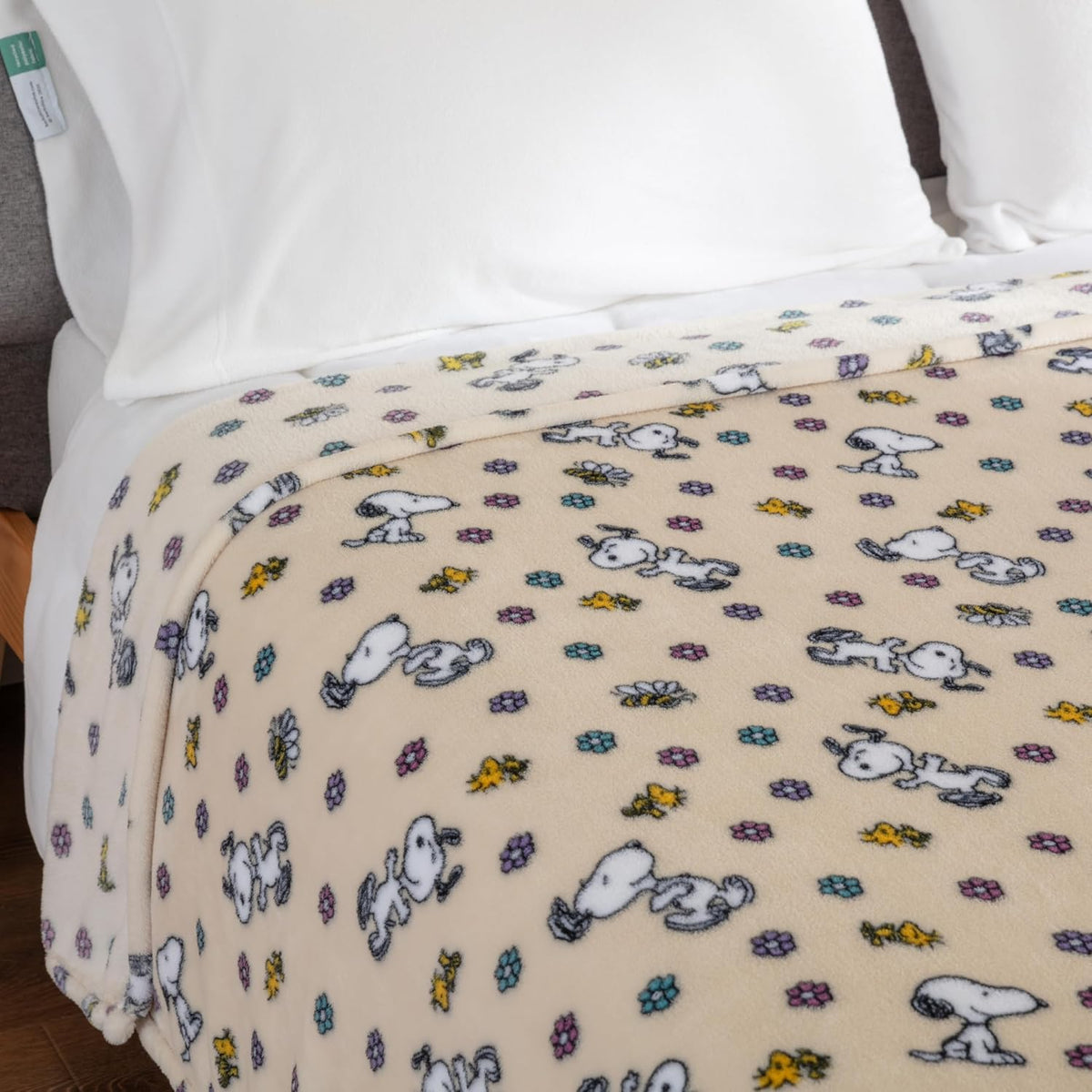 Berkshire Blanket Peanuts® VelvetLoft® Manta de Felpa de Personaje...