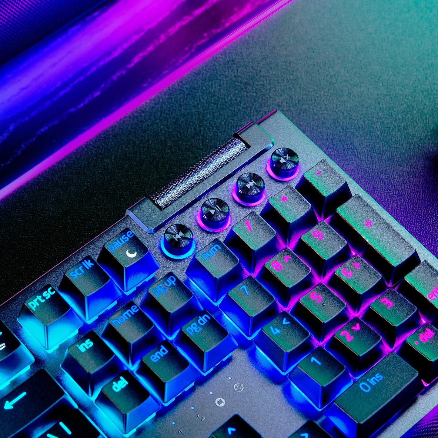 Razer BlackWidow V4 Pro - Teclado mecánico con cable para juegos, i...