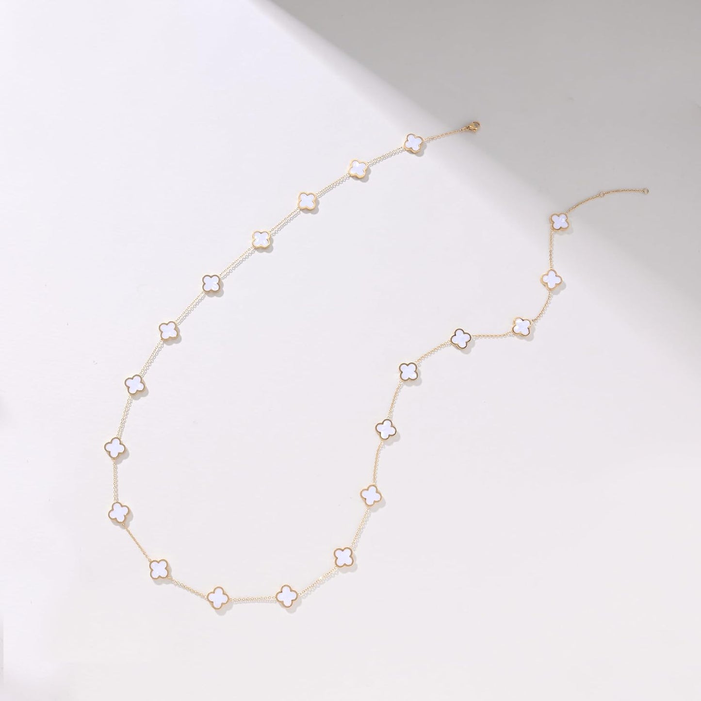 Billet-doux Collar de trébol chapado en oro de 18 quilates para muj...