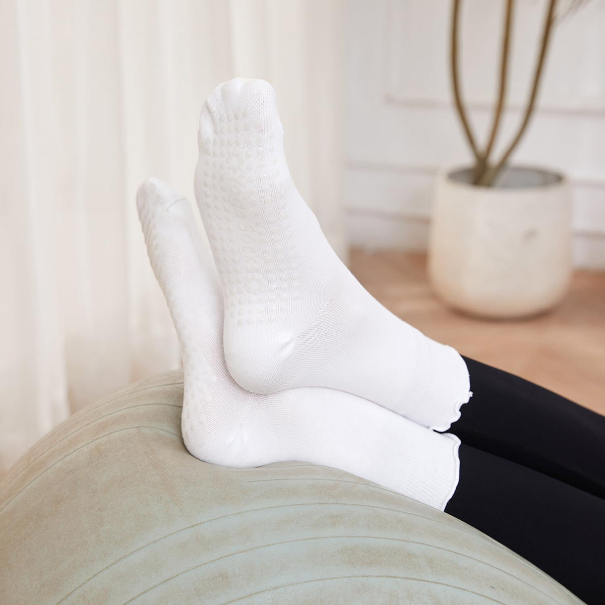 Ceoon 3 pares de calcetines de pilates con empuñaduras antideslizan...