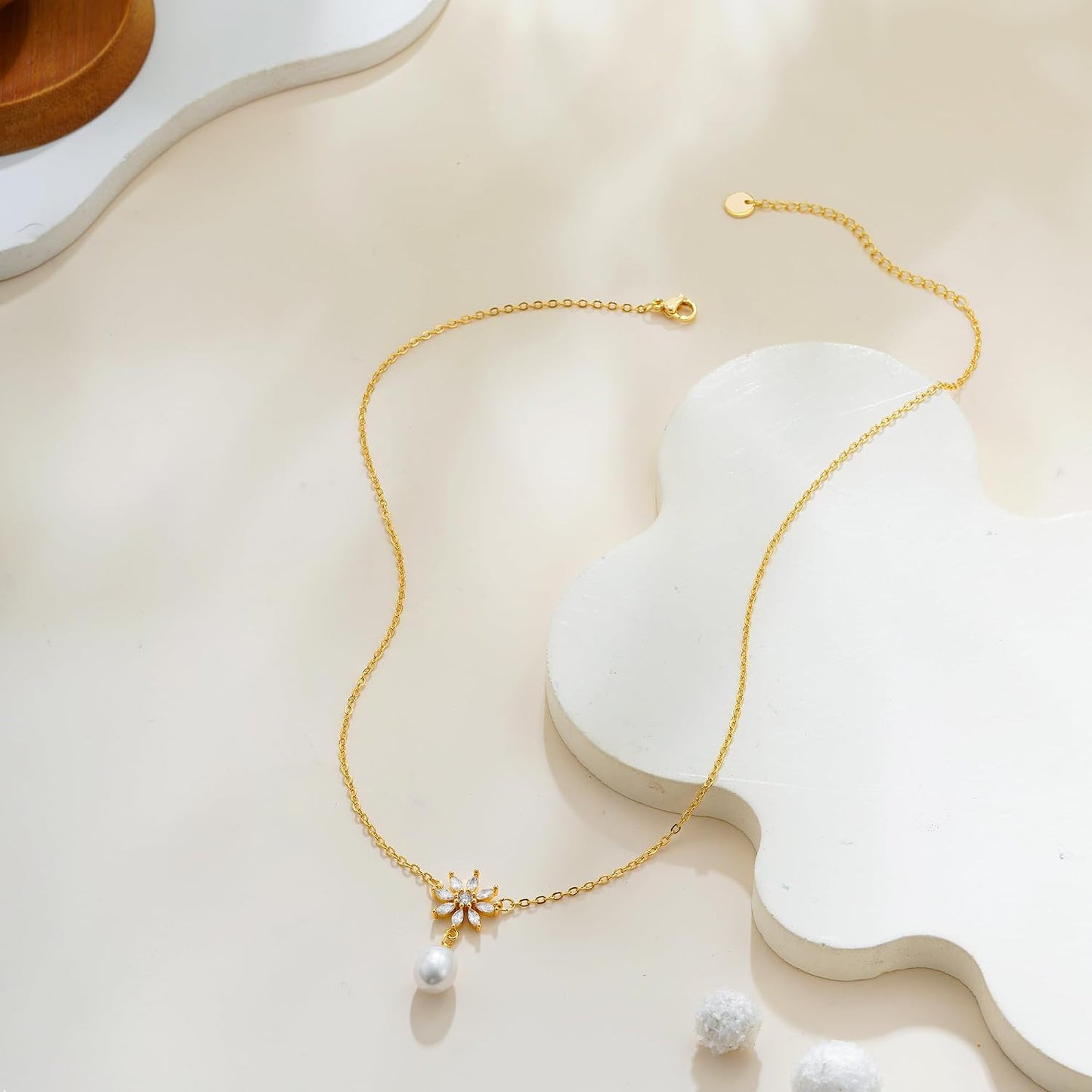 Decholly - Collares de perlas doradas para mujer, a la moda. Collar...