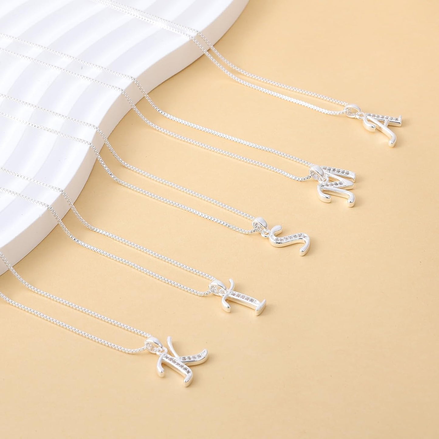 Fglqfam Collar con Inicial para Mujer, Cadena de Caja Chapada en Or...