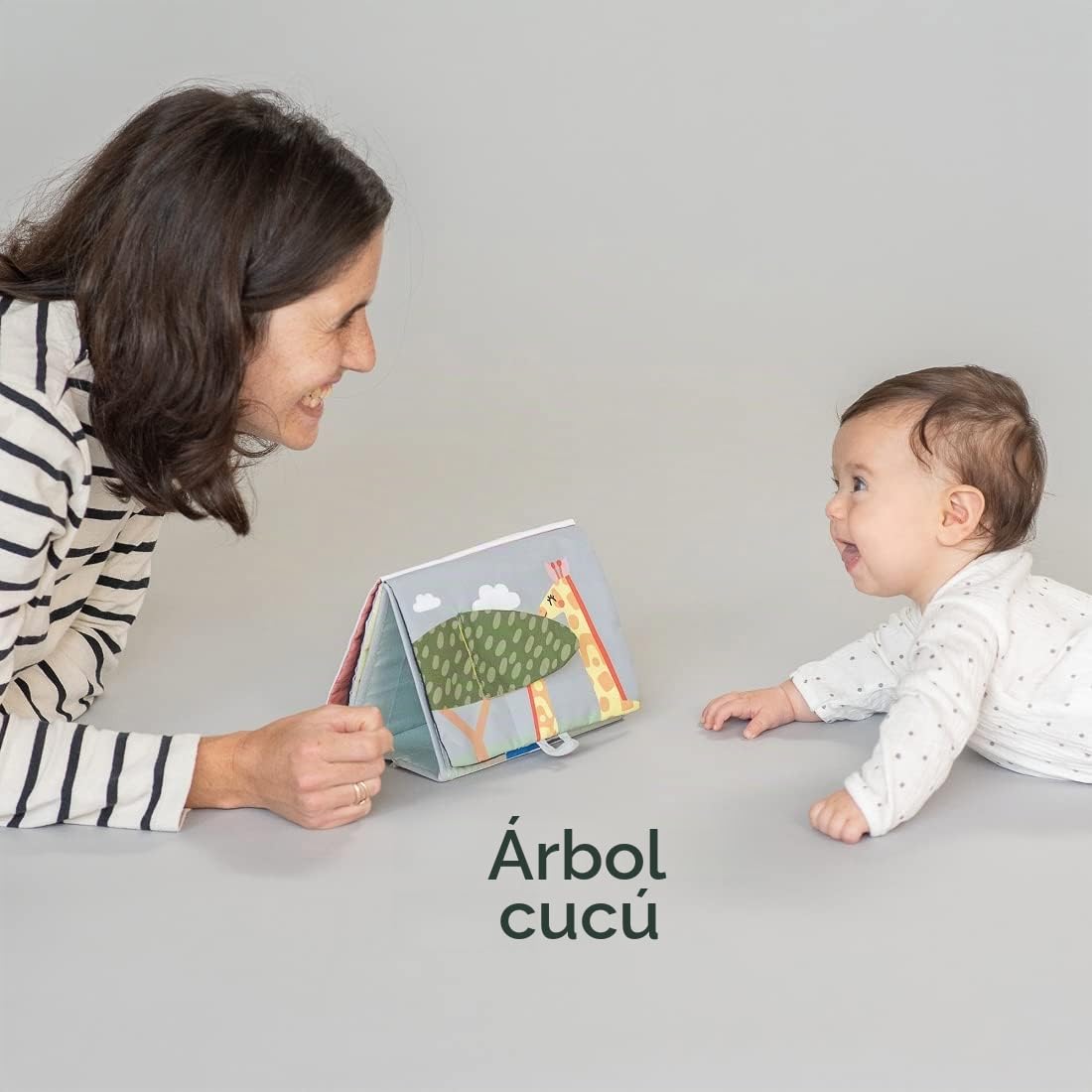 Taf Toys Savannah - Libro de actividades suave con sonido crujiente...