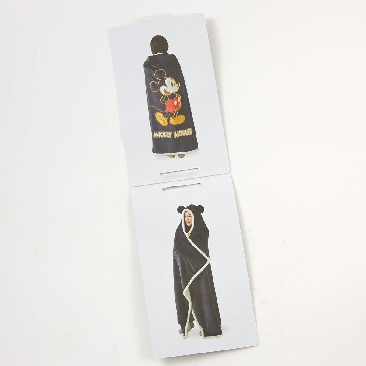Hallmark Disney Mickey Mouse - Manta con capucha y orejas de ratón...