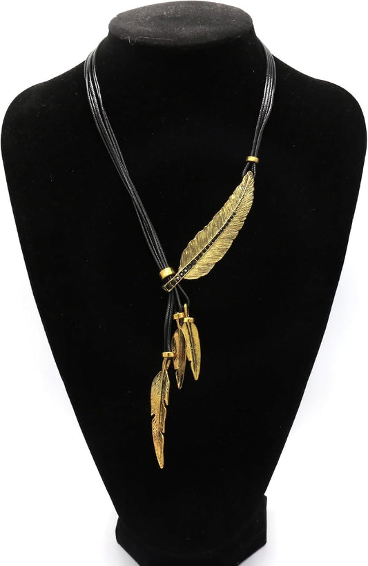 Collar de estilo bohemio con cadena de cuerda y diseño de hojas y p...