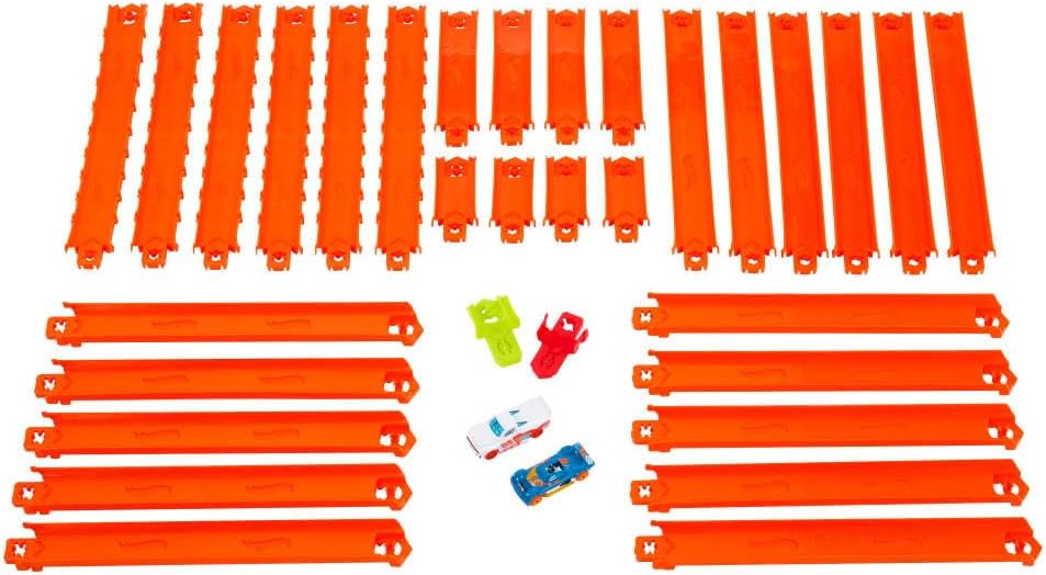 Hot Wheels Track Creator Deluxe Pack y 2 autos de juguete a escala...