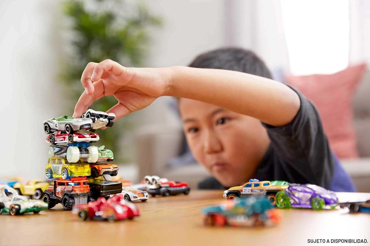 Hot Wheels Paquete de 20 autos y camiones de juguete, juego de 20 v...