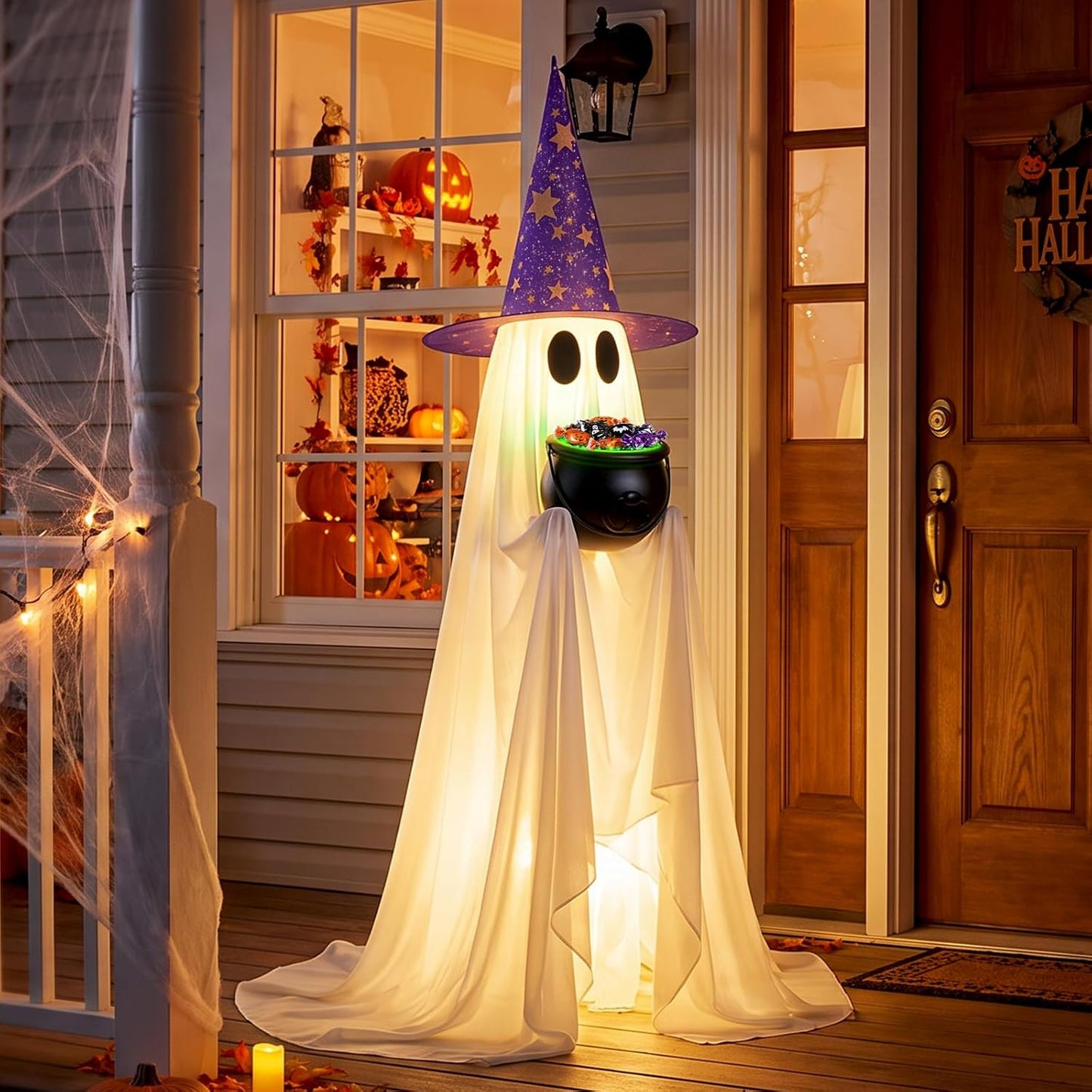 Decoración de fantasmas de dulces de Halloween con caldero iluminad...