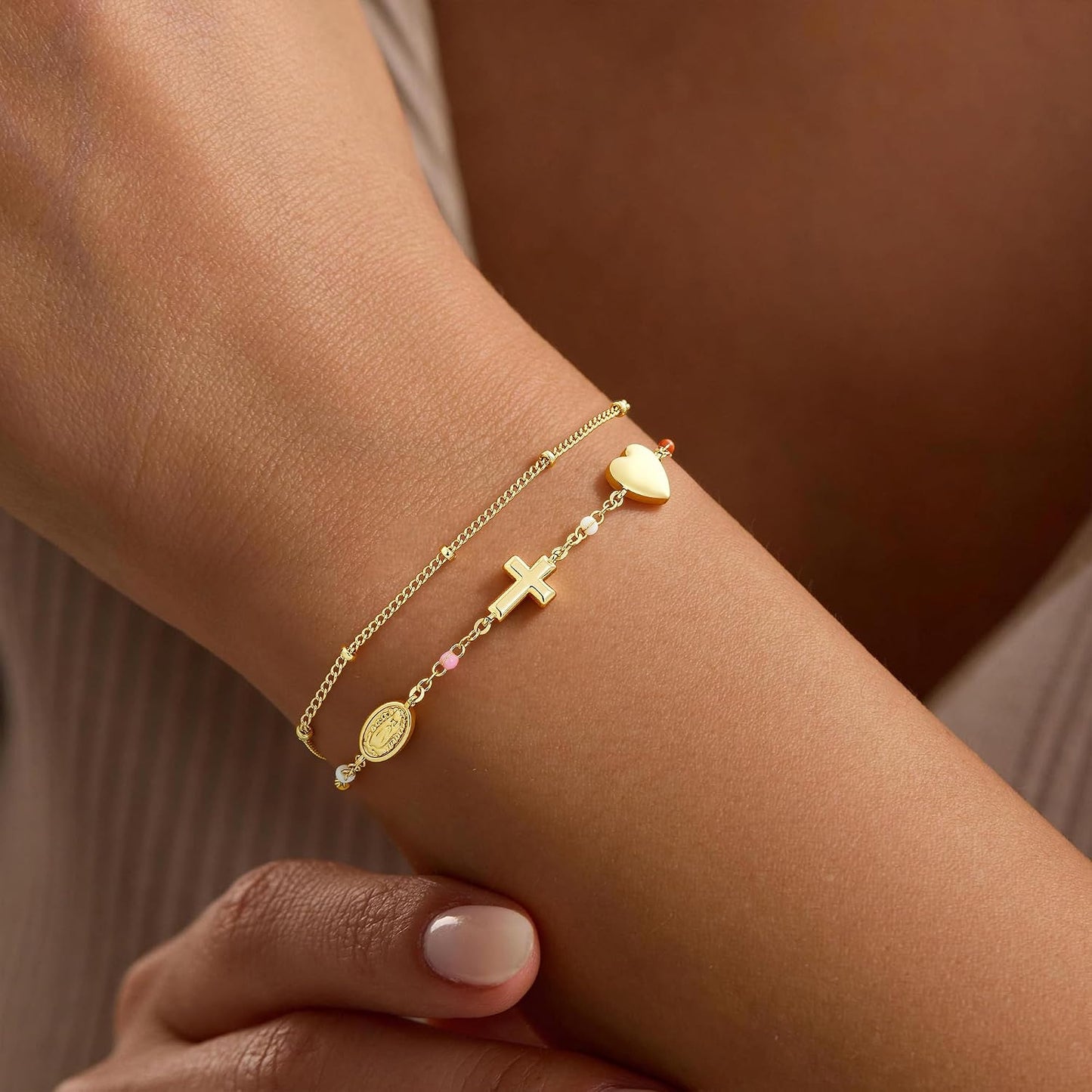 Turandoss Pulsera de cruz para mujer, chapada en oro de 14 quilates...