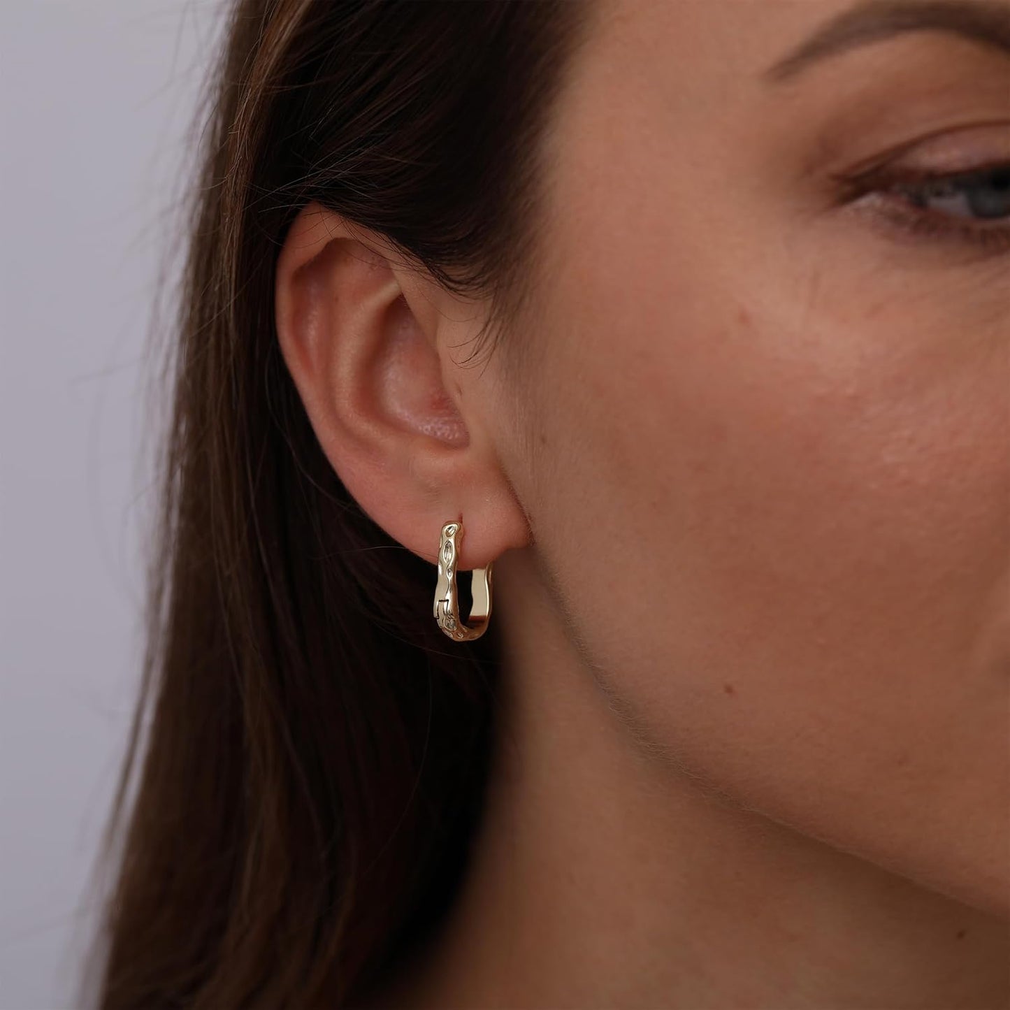 Amicon Pendientes de oro grueso para mujer, chapados en oro de 14 q...