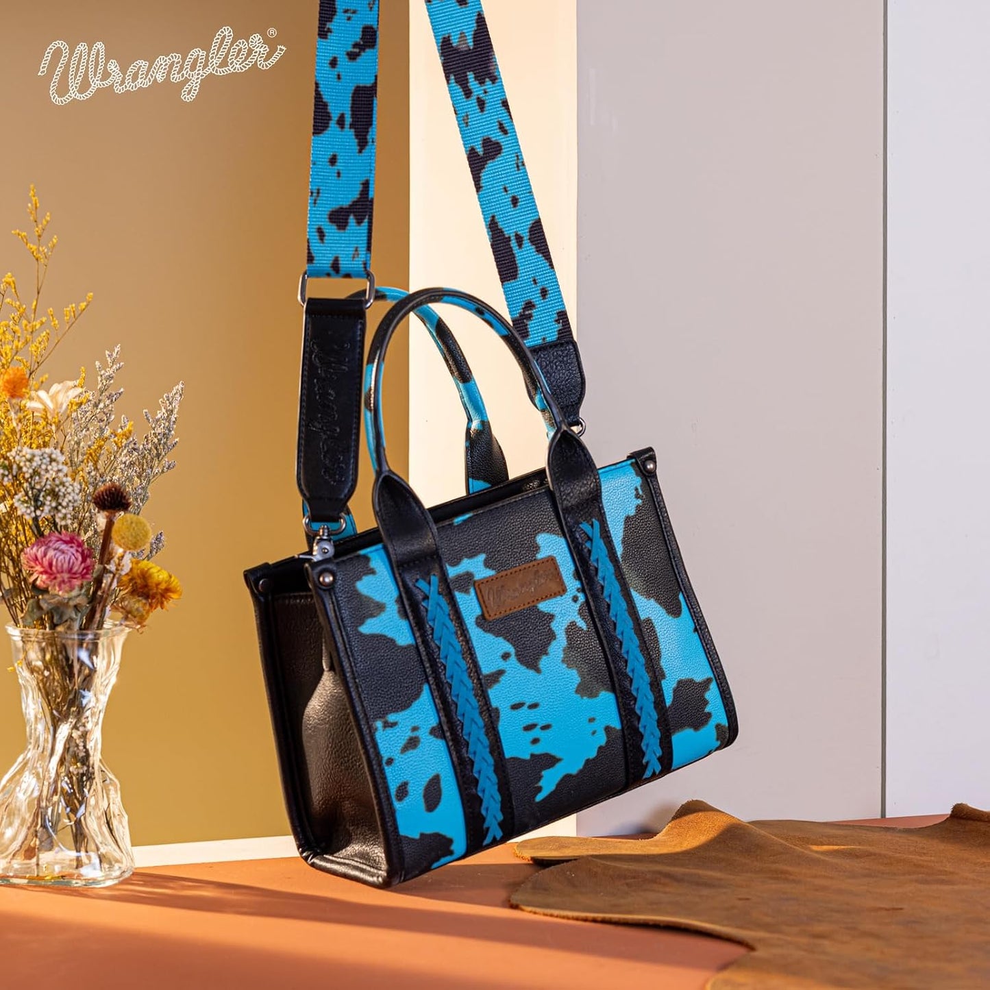 Wrangler - Bolso de mano con estampado de vaca para mujer, diseño v...