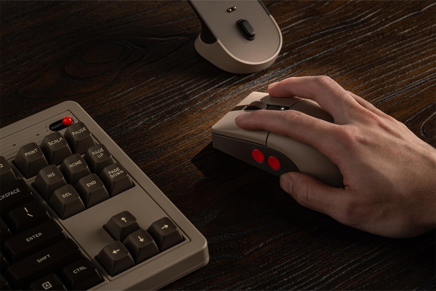 8BitDo Ratón retro R8 con base de carga, sensor óptico PAW 3395 DPI...