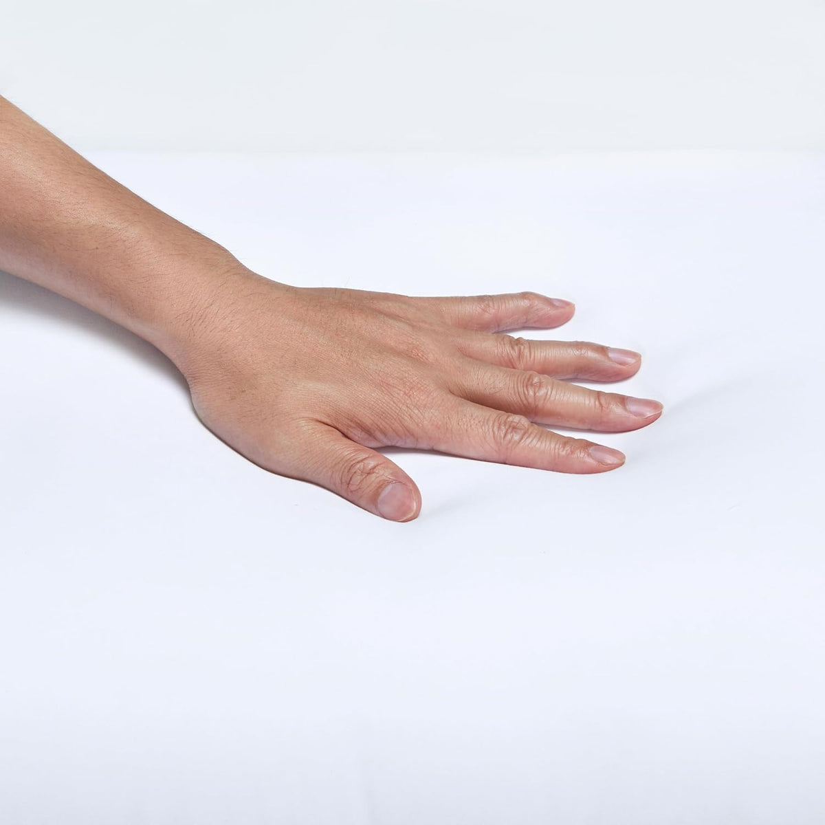 Amazon Basics - Juego de 2 almohadas de cama con relleno alternativ...