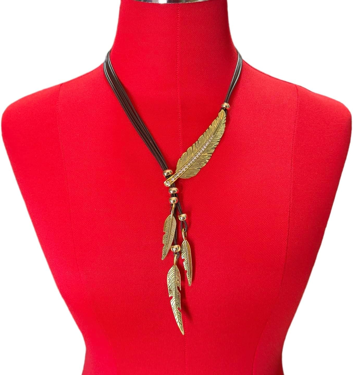 Collar de estilo bohemio con cadena de cuerda y diseño de hojas y p...