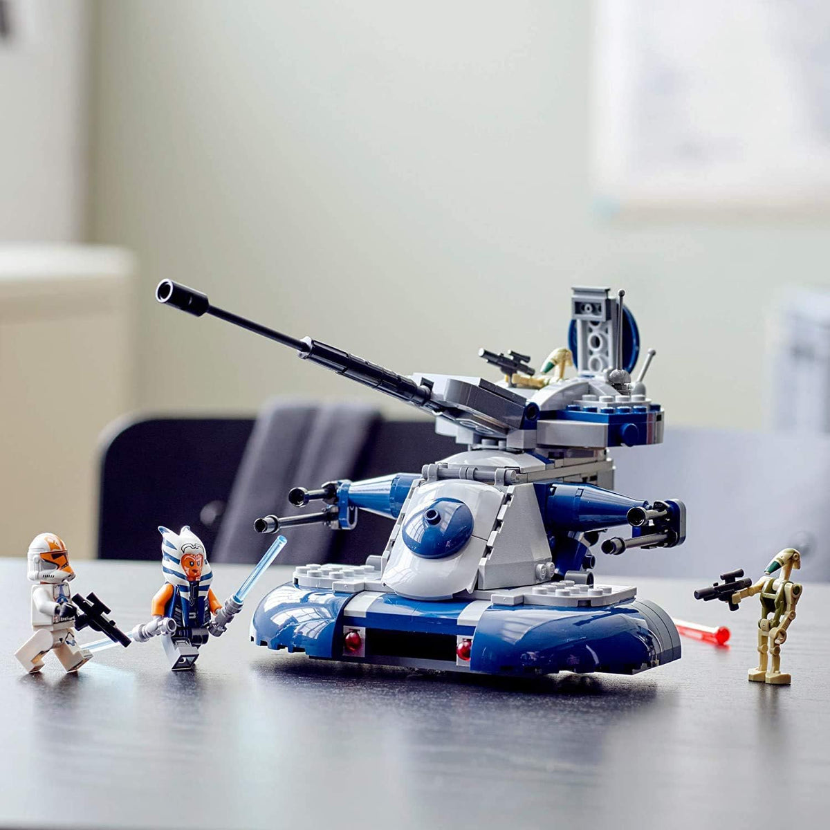 LEGO Star Wars: The Clone Wars Tanque de Asalto Blindado (AAT) 7528...