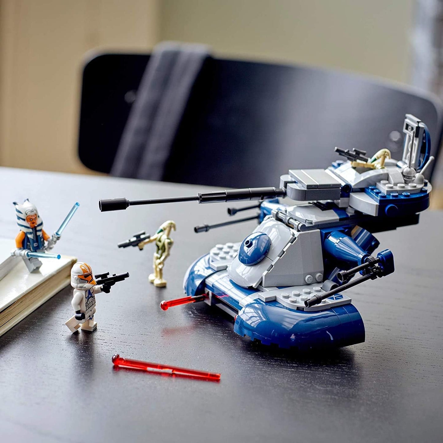 LEGO Star Wars: The Clone Wars Tanque de Asalto Blindado (AAT) 7528...