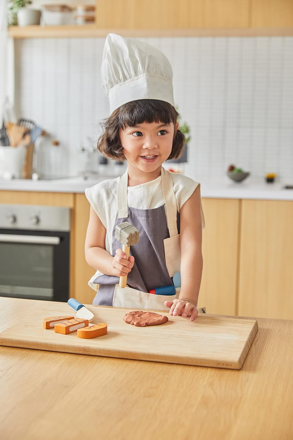PlanToys Juego de chef con kit de cocina de madera con cuchillo, es...