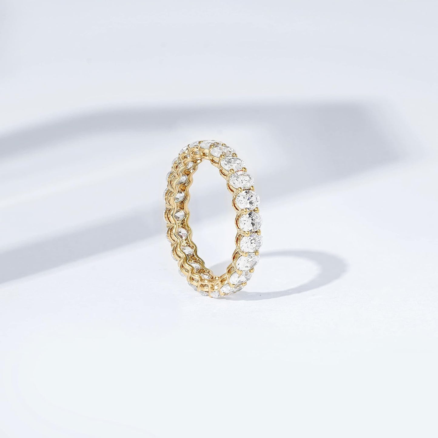 Amazon Essentials Anillo apilable con circonita cúbica chapada en o...