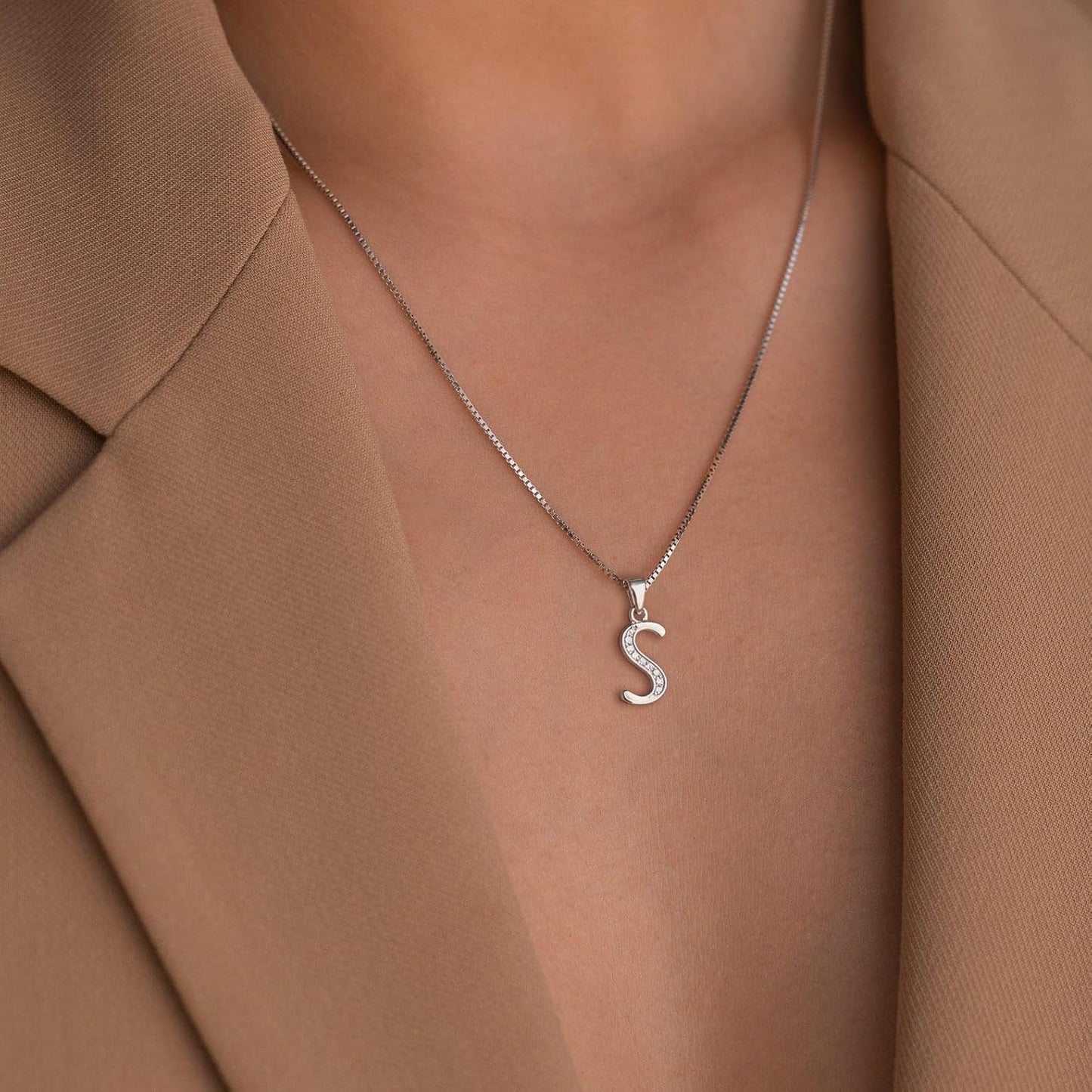 Fglqfam Collar con Inicial para Mujer, Cadena de Caja Chapada en Or...