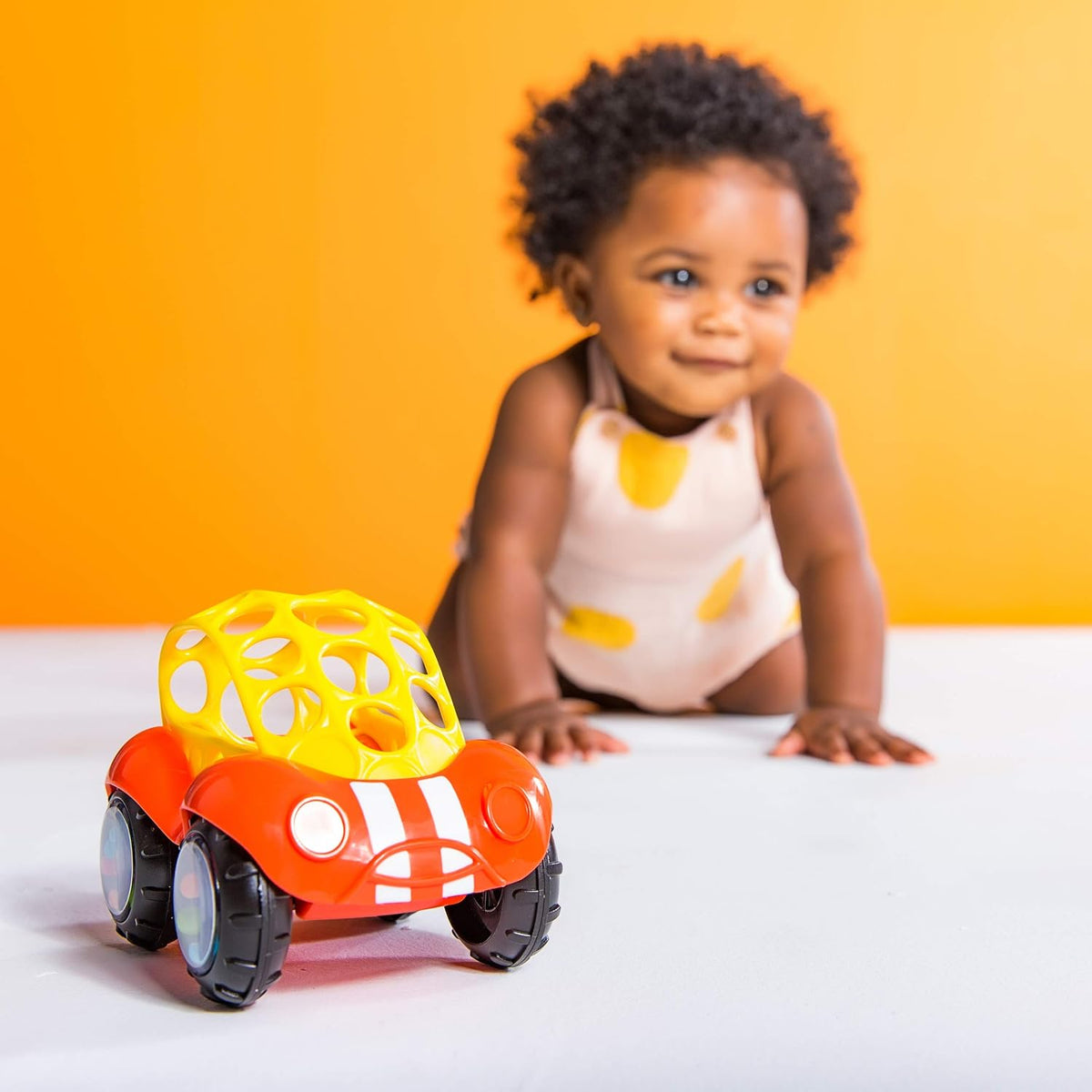 Oball Easy Grasp Rattle &amp; Roll Buggie Cochecito de Empuje sin B...