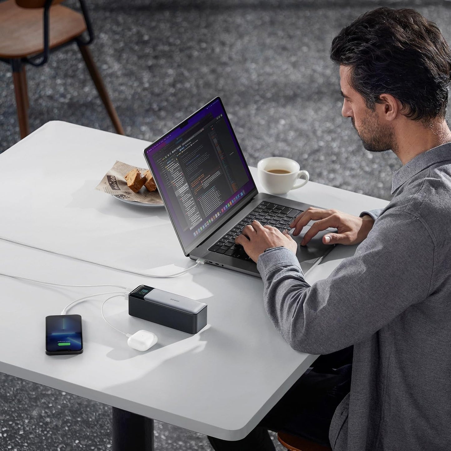 Anker 737 Power Bank, Cargador portátil para laptop de 24,000 mAh c...