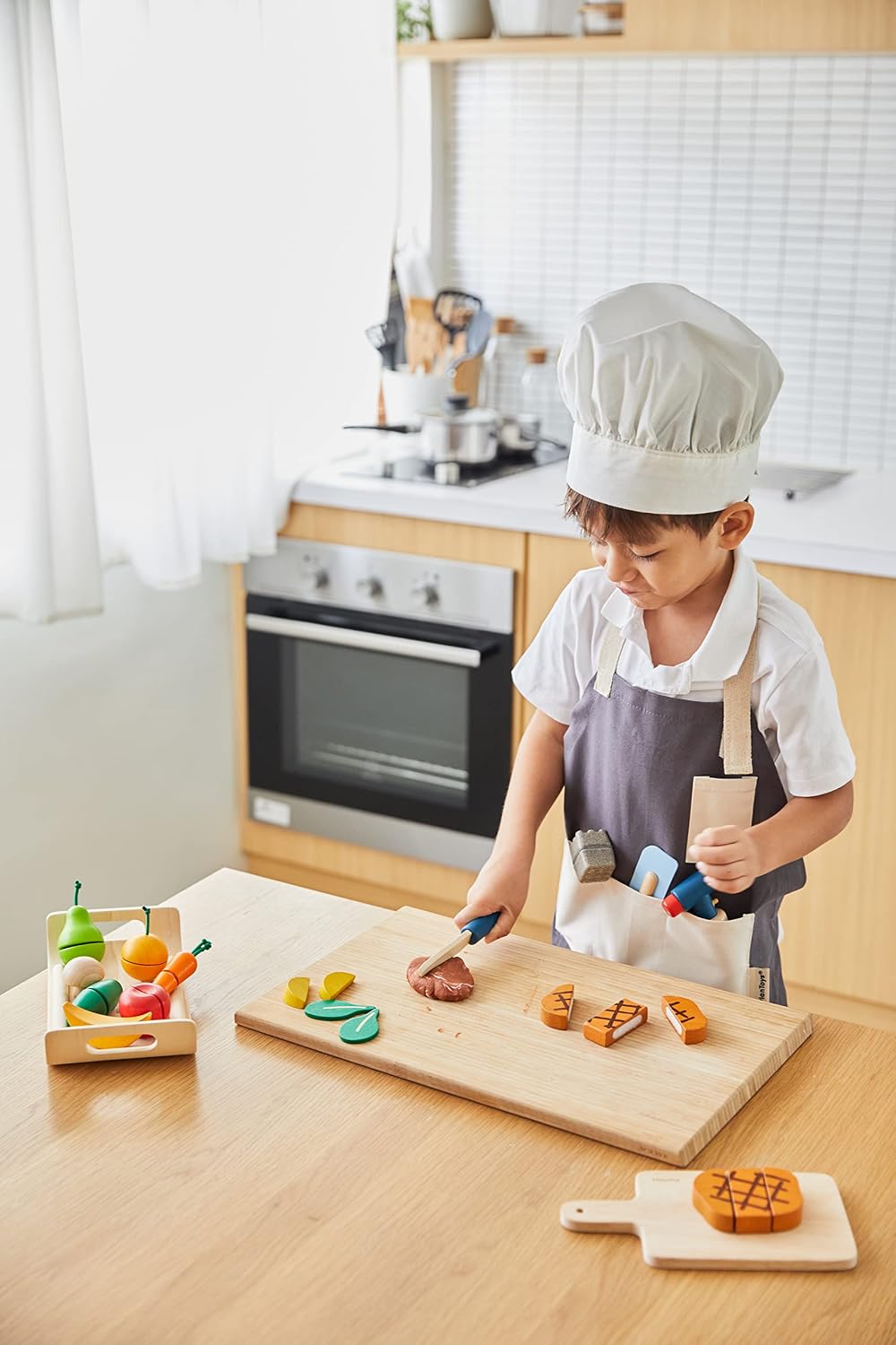 PlanToys Juego de chef con kit de cocina de madera con cuchillo, es...