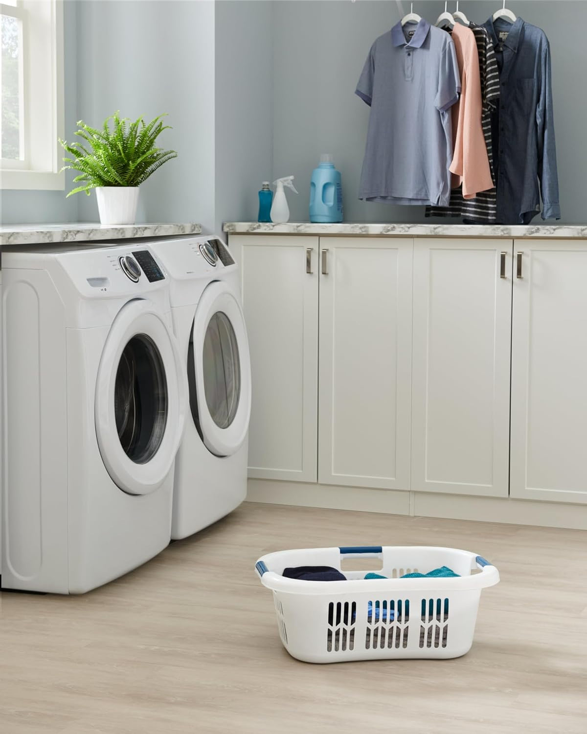 Rubbermaid Cesta de lavandería\/cesto grande Hip-Hugger, 1.5 bushel...