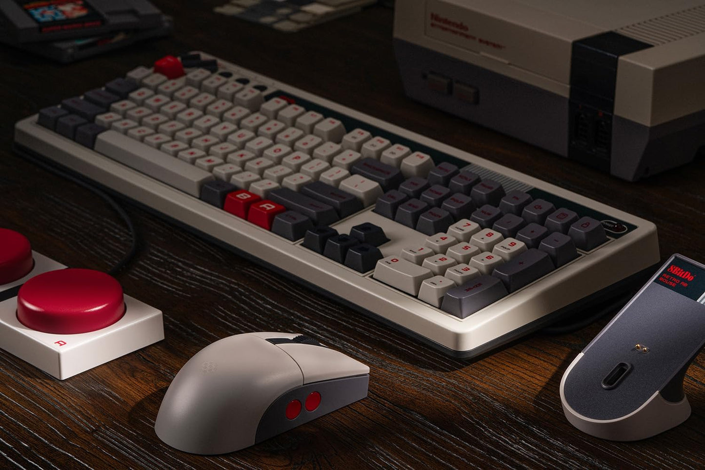 8Bitdo Ratón retro R8 con base de carga, sensor óptico PAW 3395 DPI...