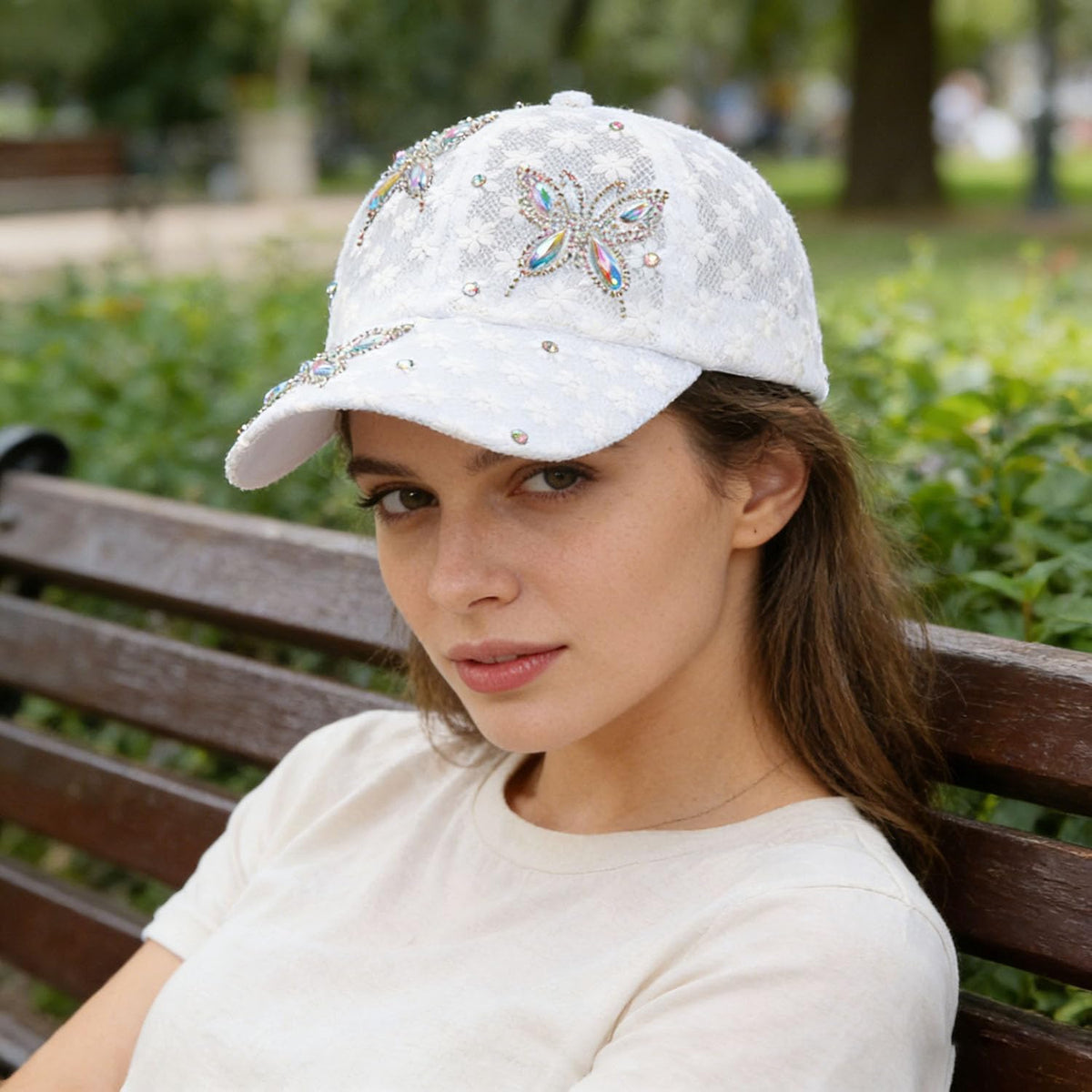 Gorra de béisbol con incrustaciones de diamantes de imitación brill...