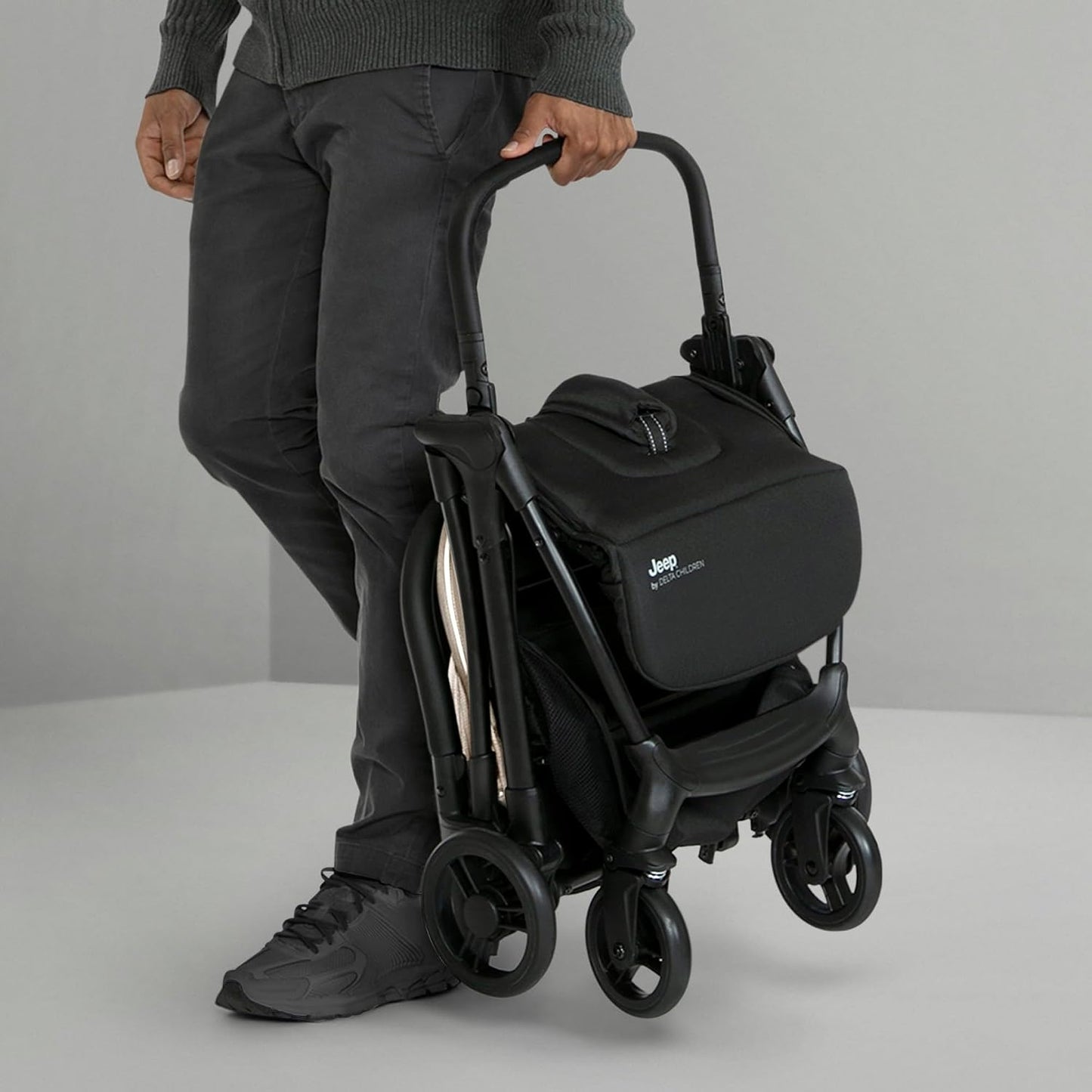 Delta Children Greenguard Gold - Cochecito de viaje compacto Jeep A...