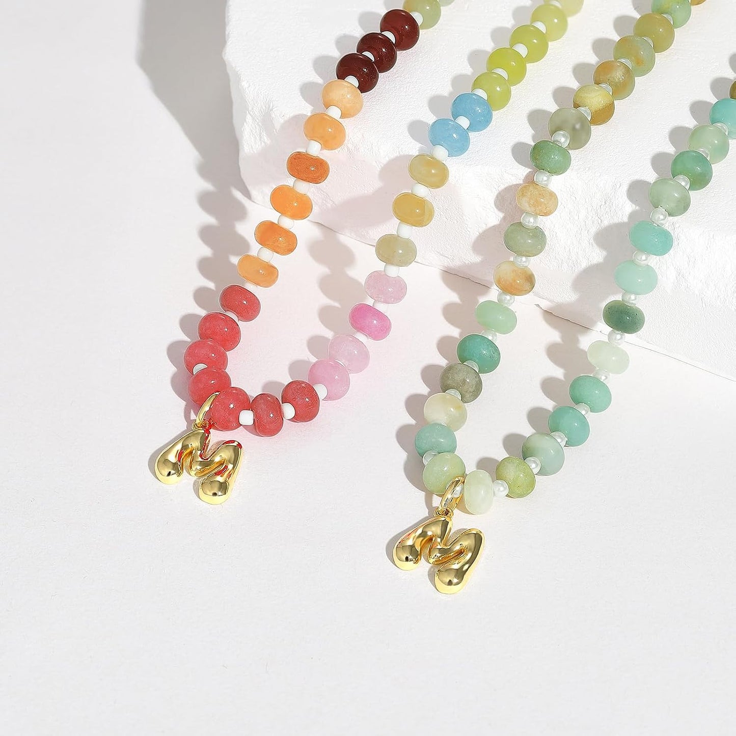 KissYan Collares con inicial para mujer, collar de cuentas de color...