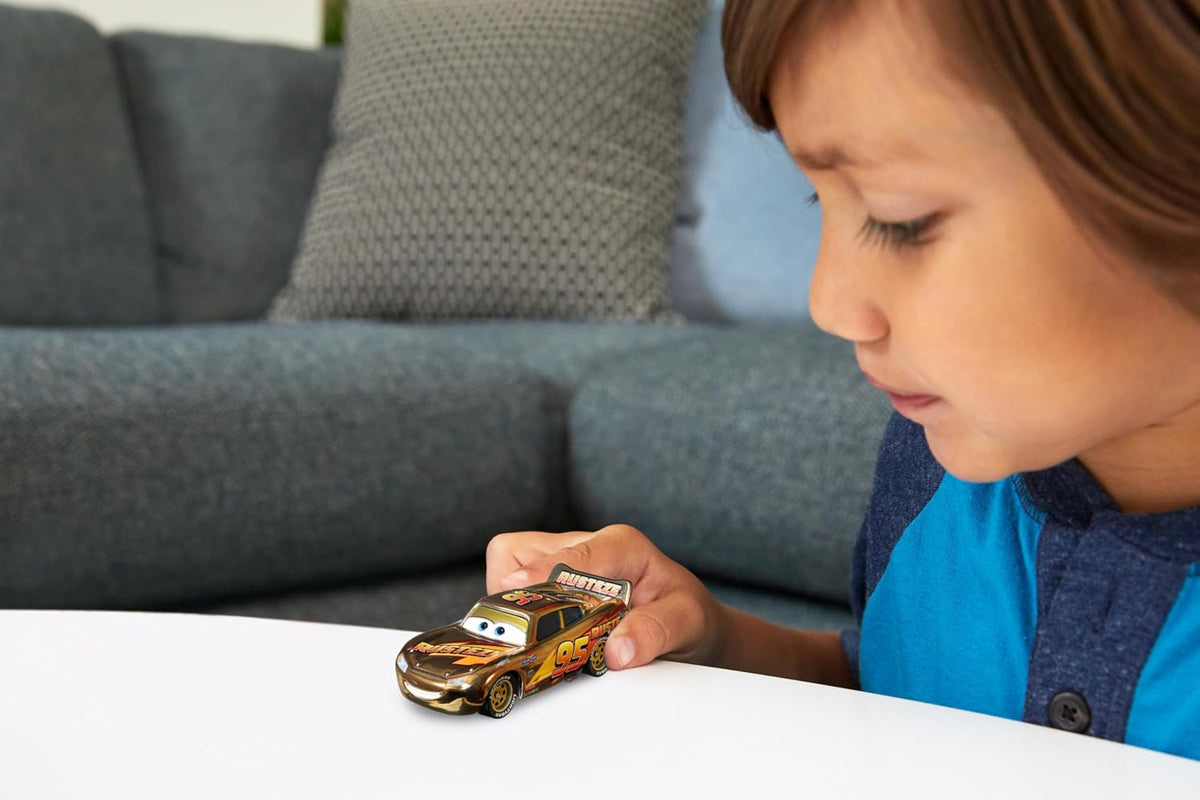 Disney Cars Golden Die-Cast Lightning McQueen - Personaje de pelícu...