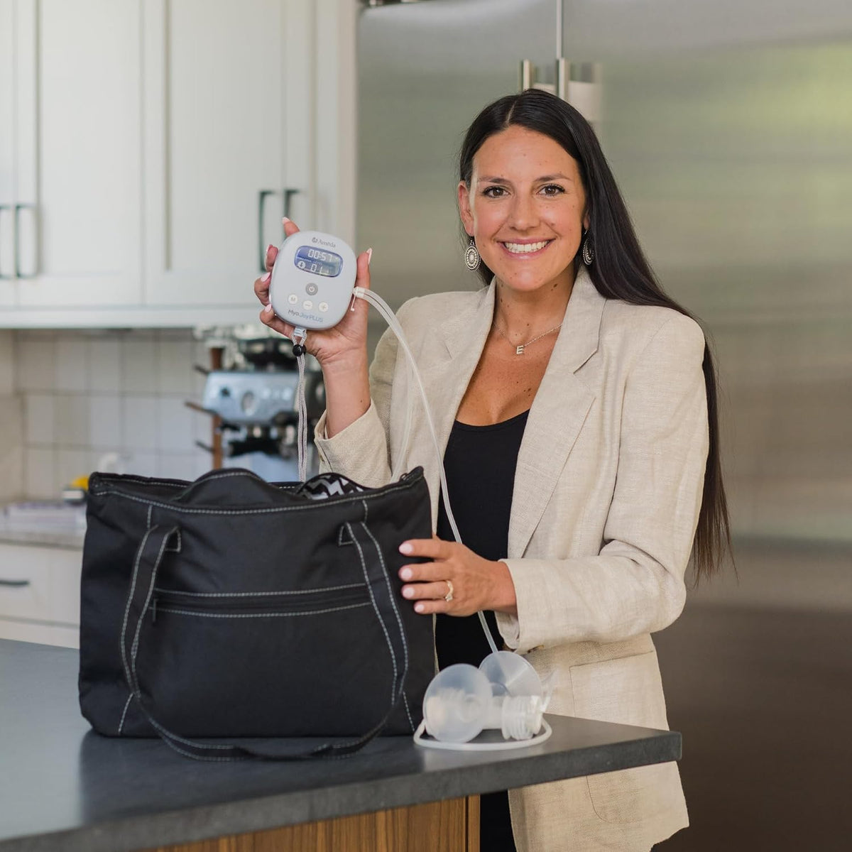 Ameda MYA Joy Plus Extractor de leche recargable con bolsa de lujo,...