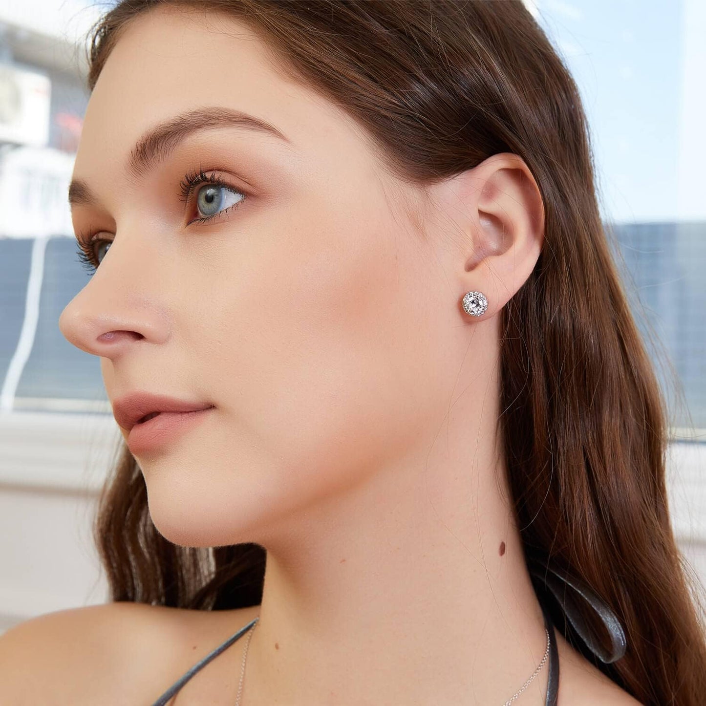 2 pares de aretes tipo dormilona redondos, cuadrados, con circonita...