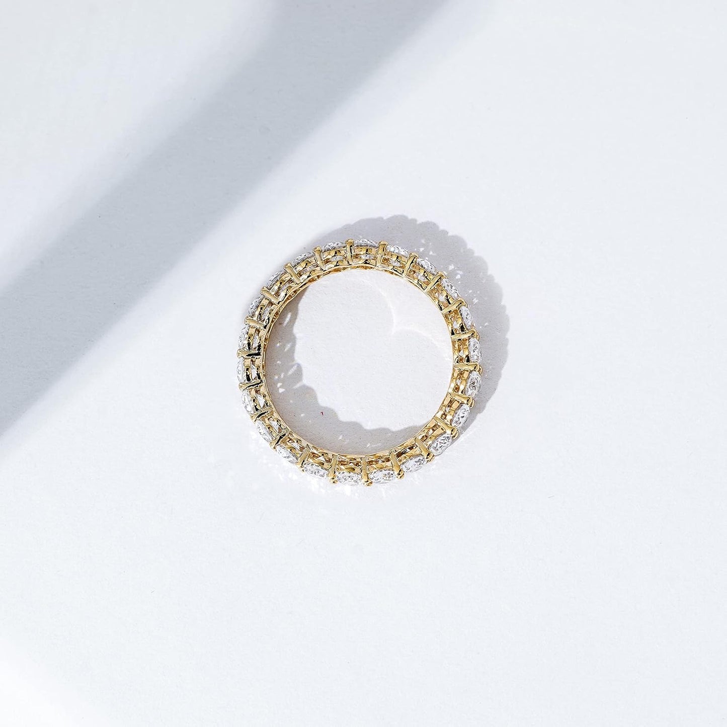 Amazon Essentials Anillo apilable con circonita cúbica chapada en o...