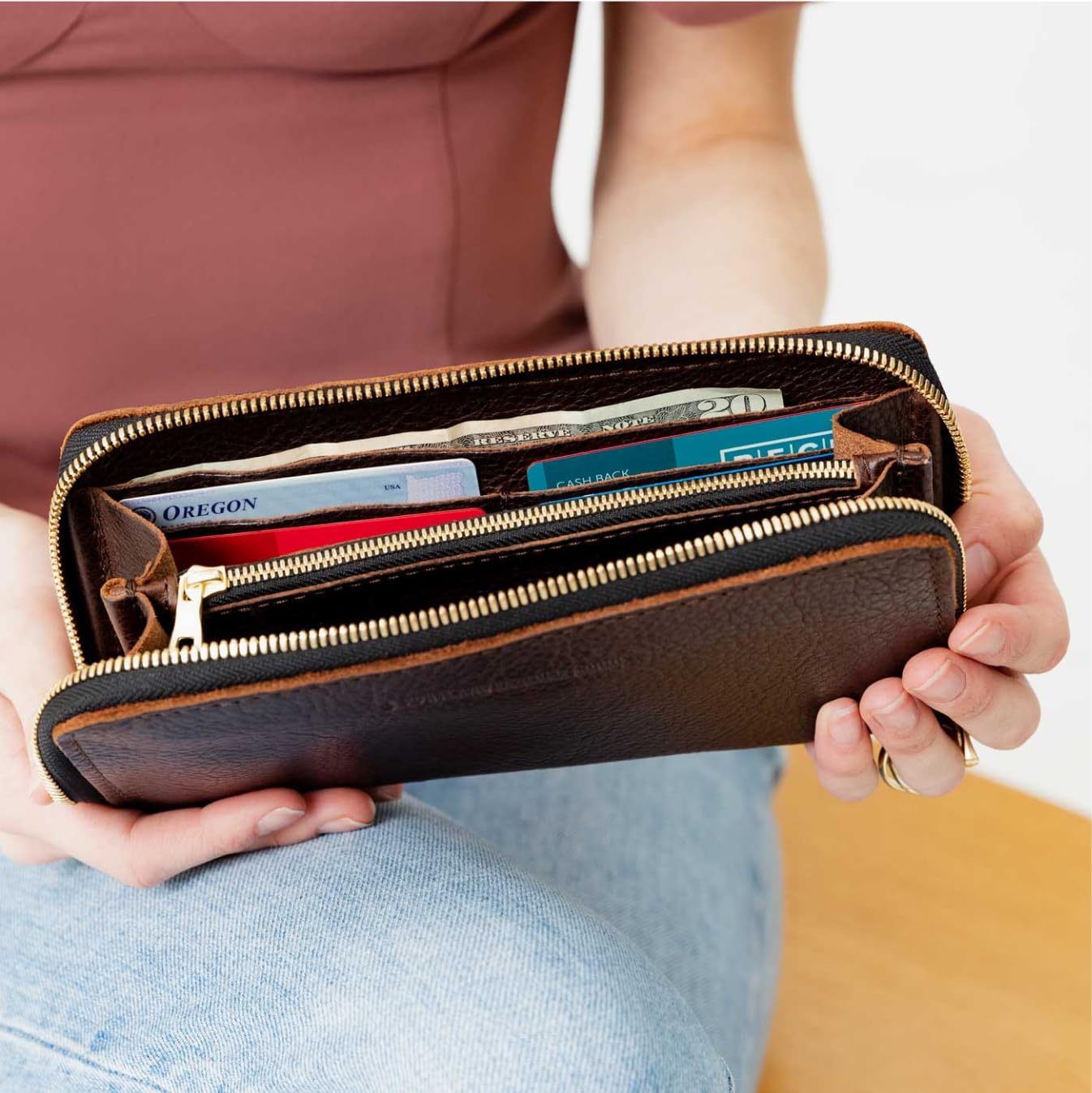 Cartera de acordeón con cremallera para mujer de Portland Leather G...