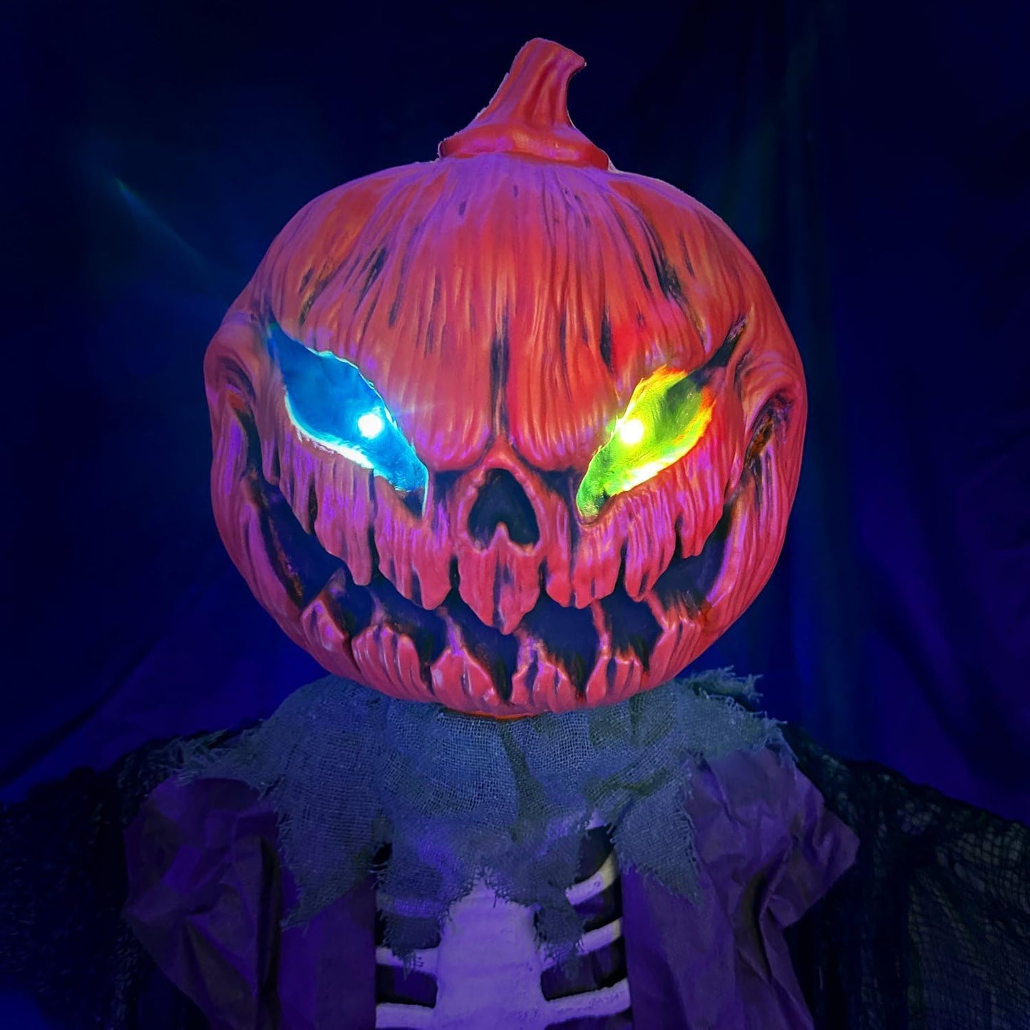 Haunted Hill Farm HHPUMP-4FLS | Espantapájaros animatrónico de tama...