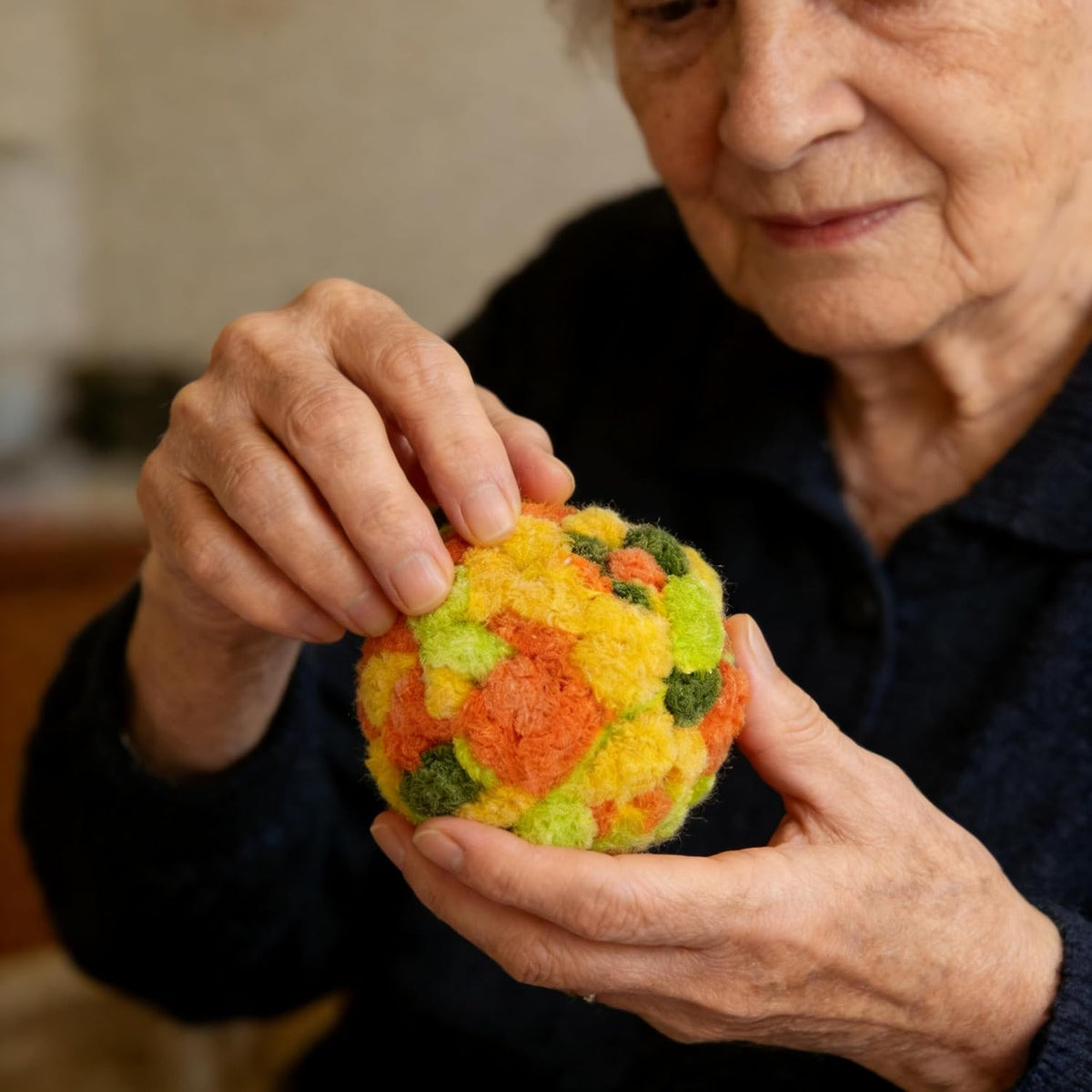 Paquete de 2 bolas de terapia sensorial para adultos con demencia,...