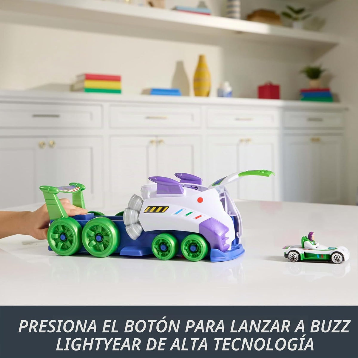 Hot Wheels Coche de juguete, Disney y Pixar Hi-Tech Buzz Lightyear...